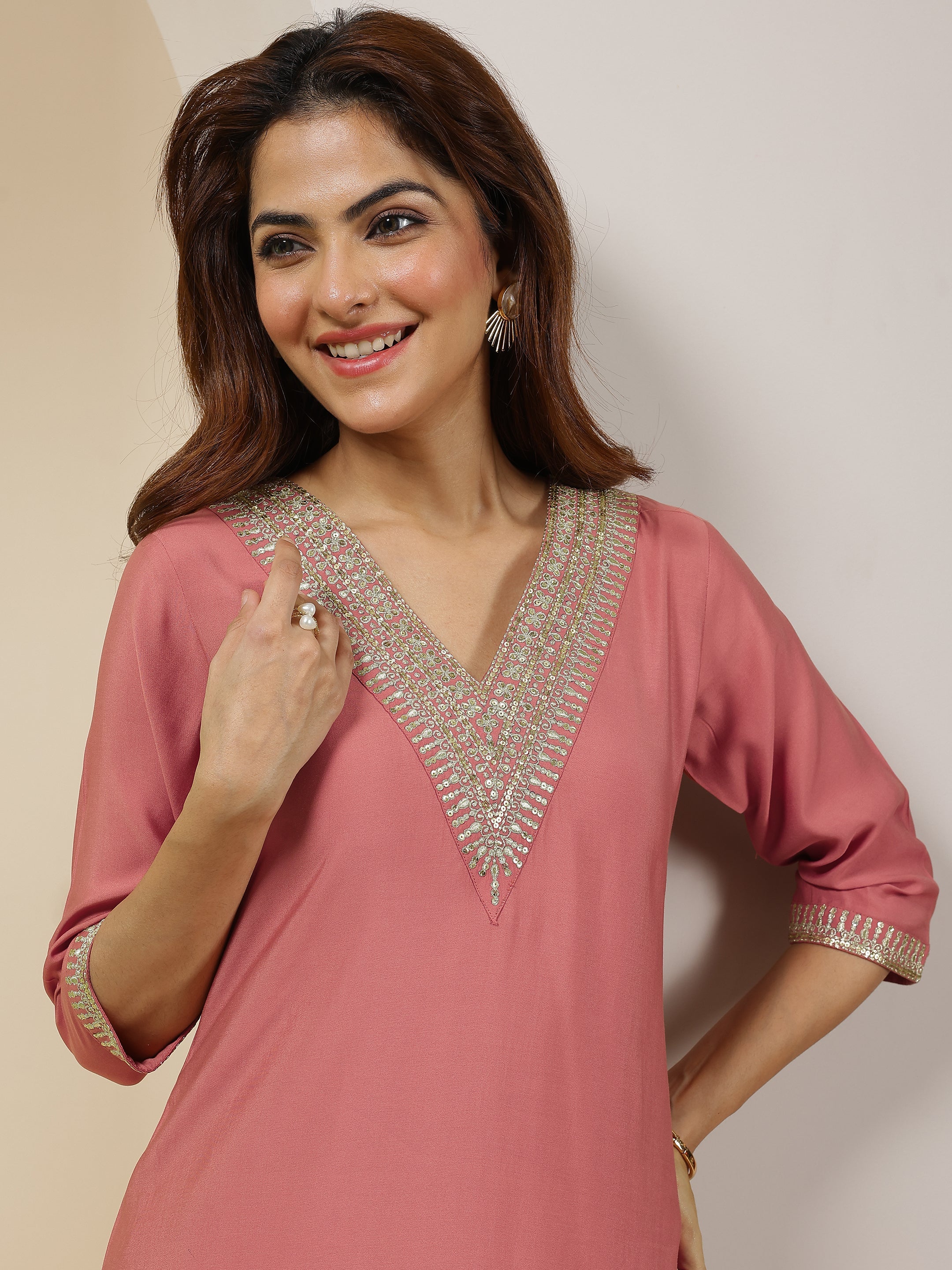 Gerua Peach Embroidered Silk Blend Straight Suit Sets With Dupatta