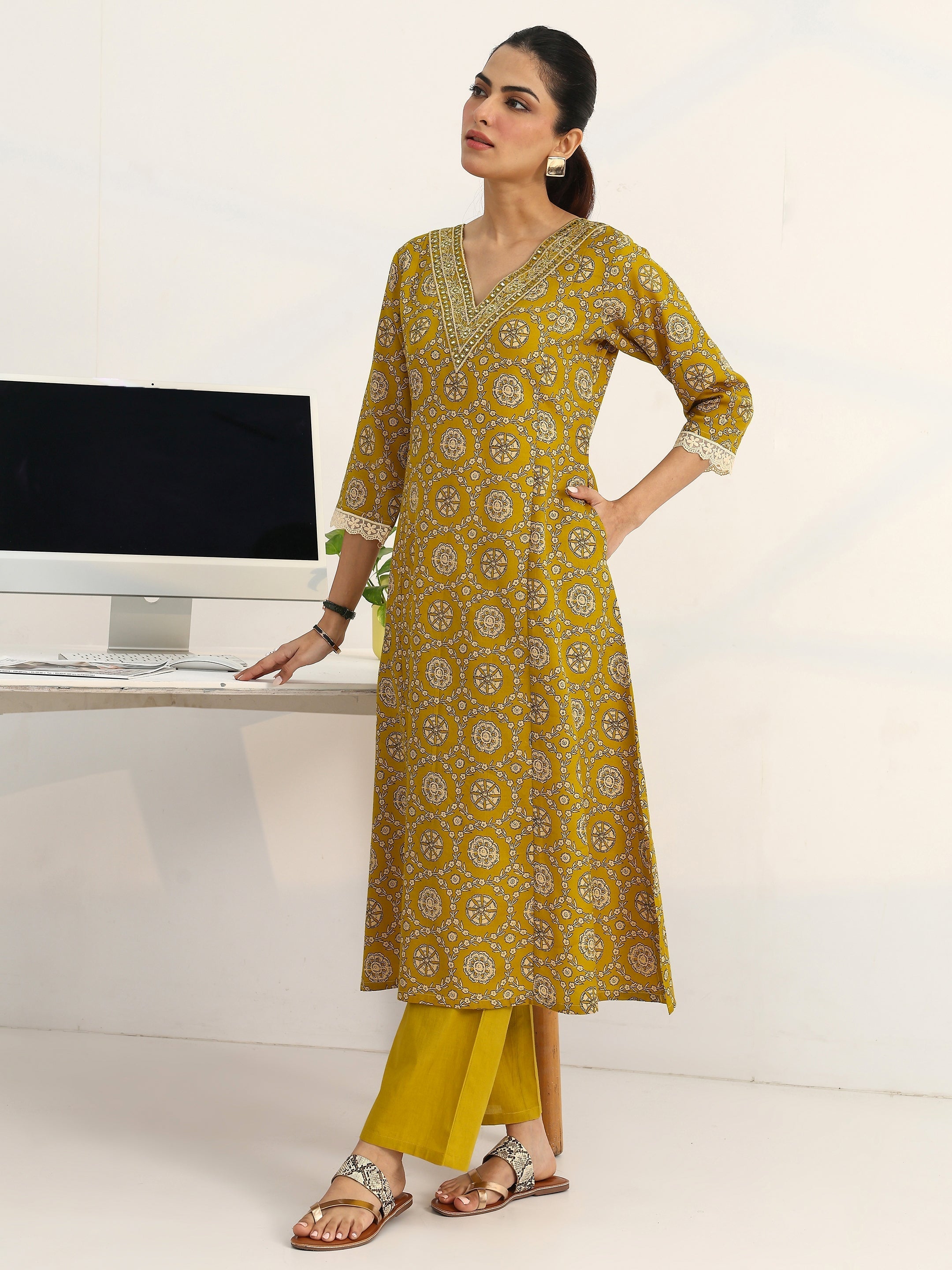 Gerua Green Floral Printed Cotton Blend A-Line Suit Set With Dupatta